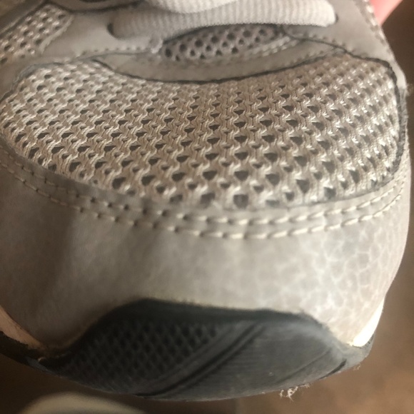 ASICS T5F4N lightweight sneaker silver 11.5 - Picture 8 of 9